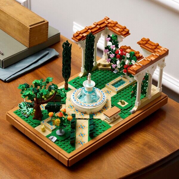 LEGO Icons 10359 Garden with Fountain