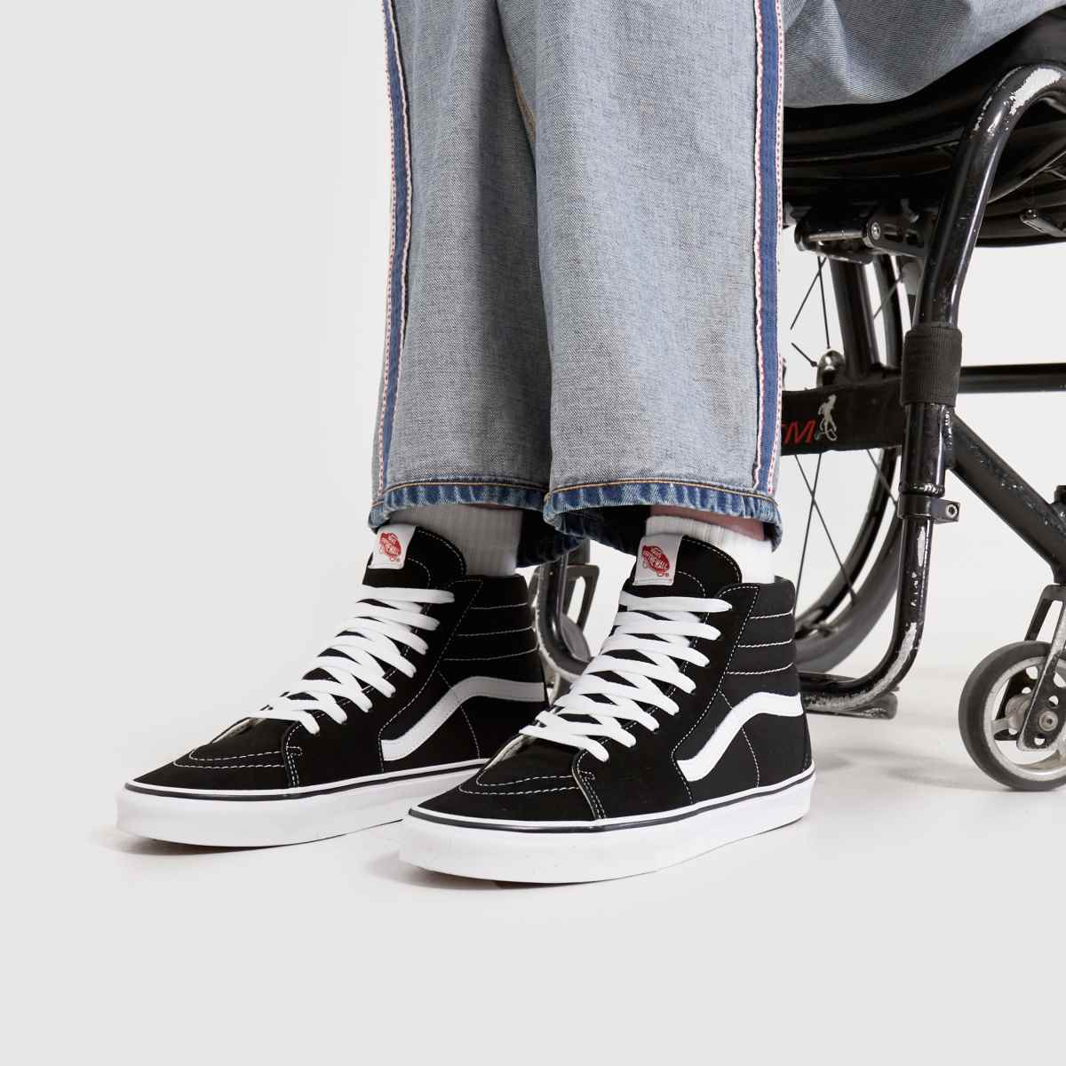 Tenisky Vans Sk8-Hi v černé a bílé barvě