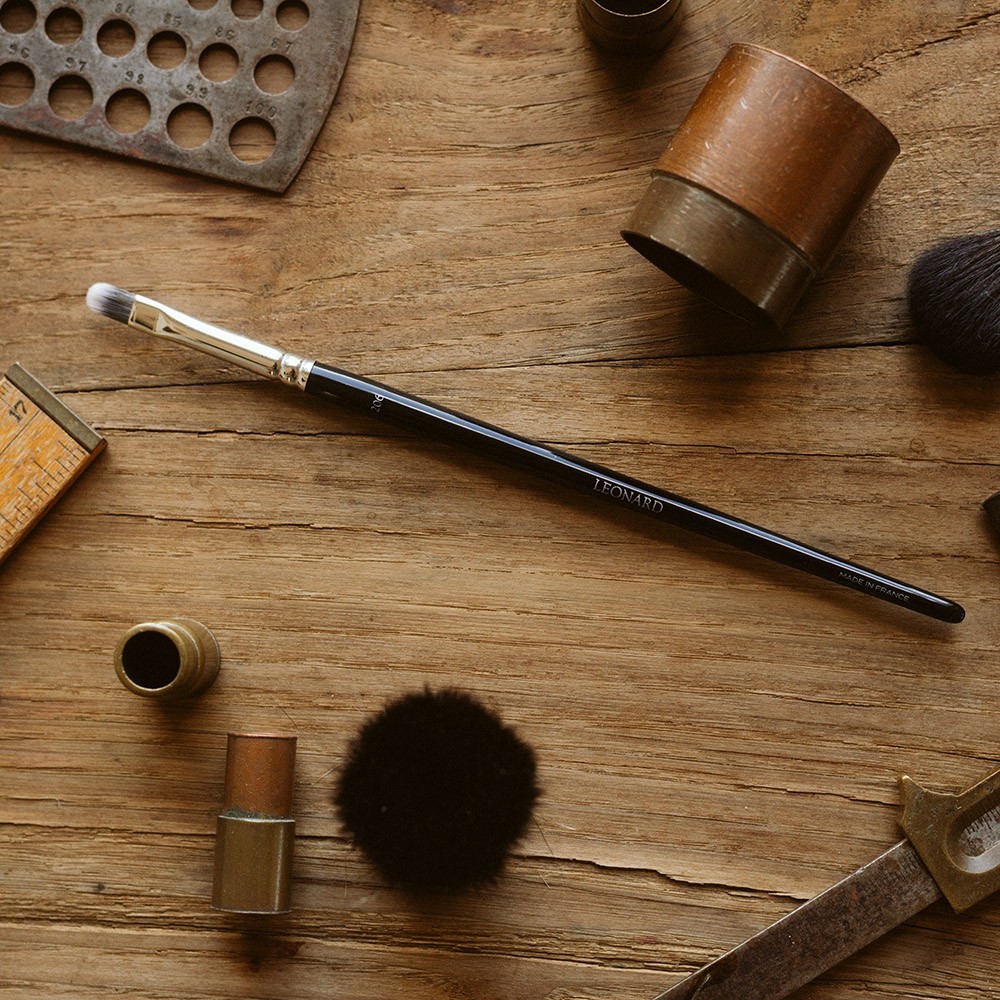 Leonard brushes Flat eyelid brush