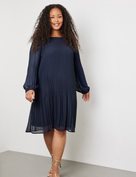 Leicht ausgestelltes Plisseekleid