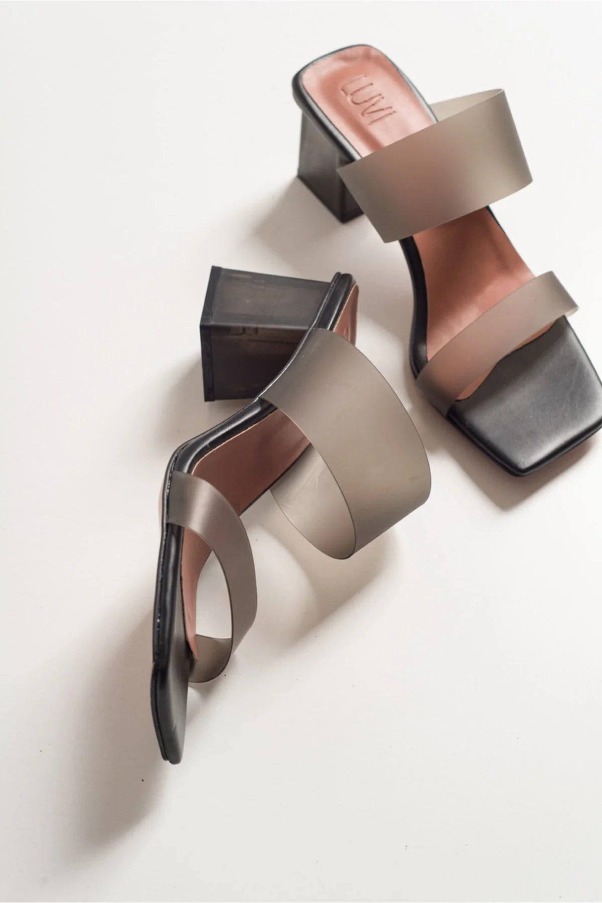 LuviShoes  Transparente Damen-Hausschuhe mit schwarzem Hautabsatz