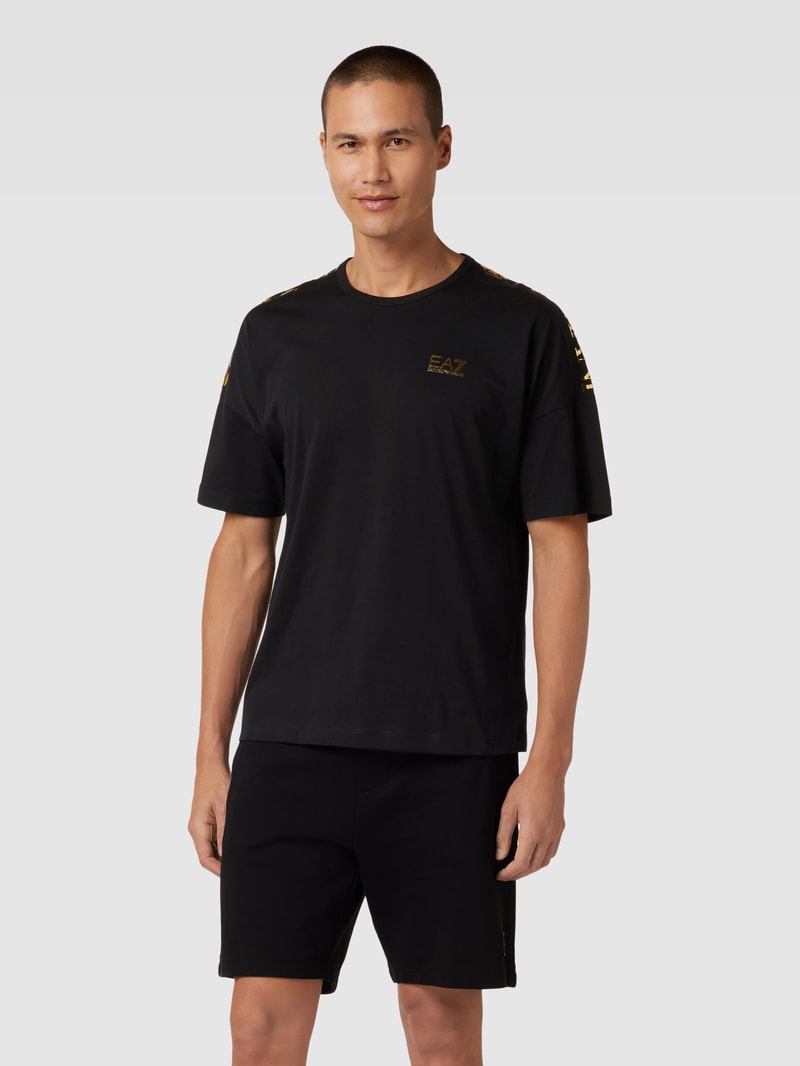 T-Shirt mit Label-Print in schwarz