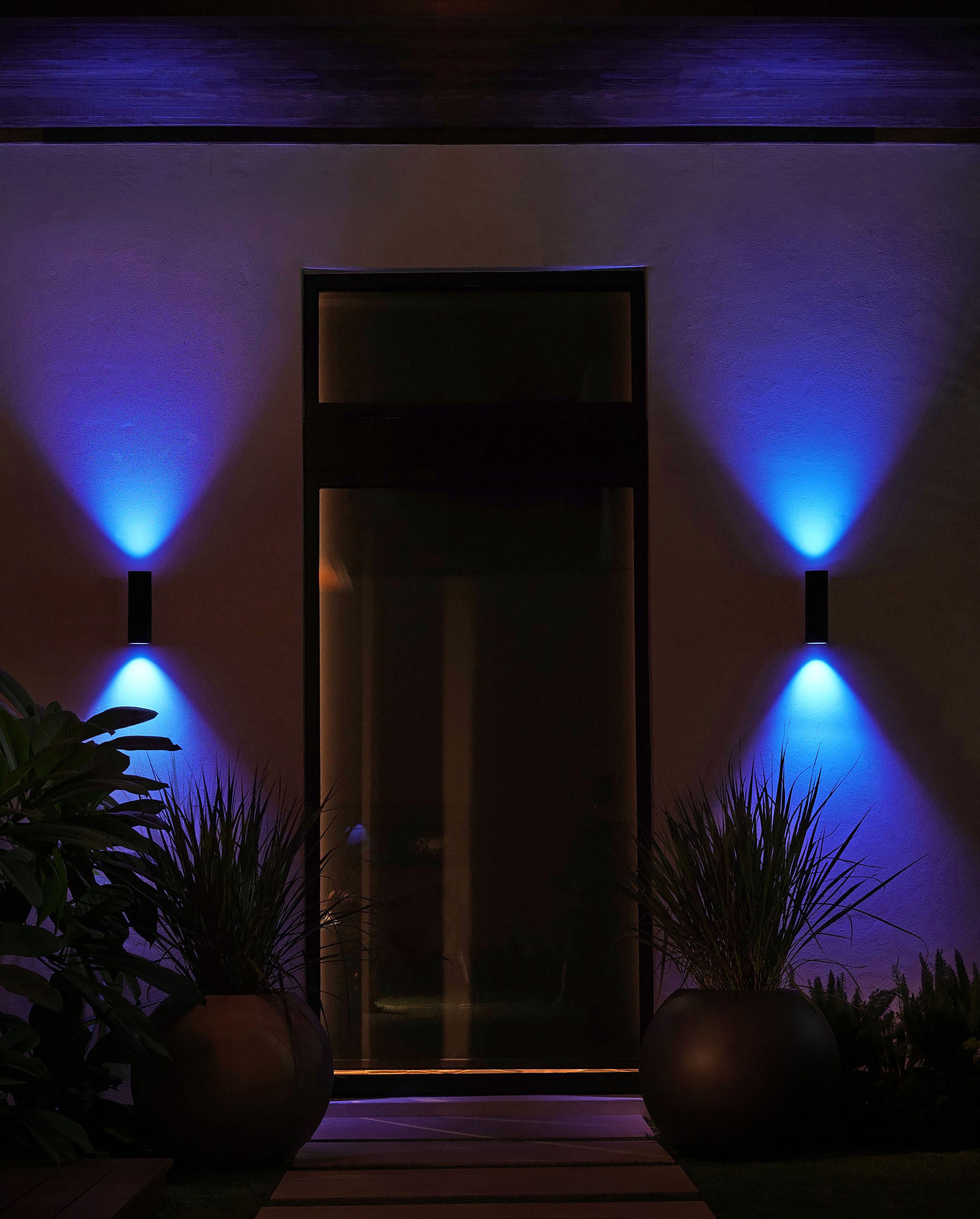 Philips Hue LED Außen-Wandleuchte Appear, Smart Home, LED fest integriert, RGB, best. aus 2 x Philips Hue White & Colour Ambiente Appear Wandleuchte