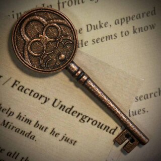 Resident Evil VIII Replik - Insignia key (Limited Edition)