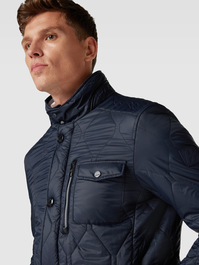 Steppjacke mit Knopfverschluss in marineblau