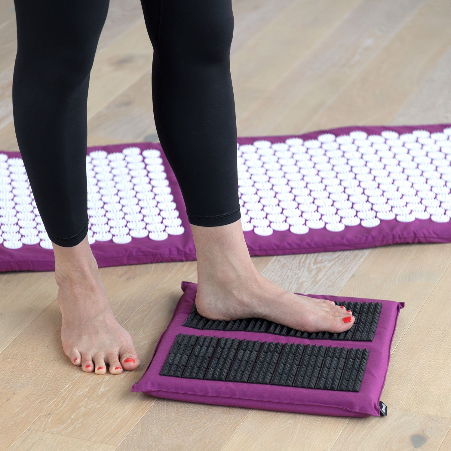 bodhi Akupressurmatte VITAL Akupressurmatte XL Deluxe-Set SPIKY aubergine