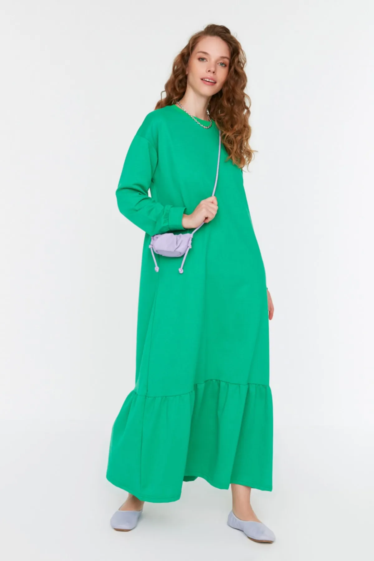 Trendyol Modest  Grünes Strickkleid mit Rundhalsausschnitt und Raffung TCTSS22EL00000