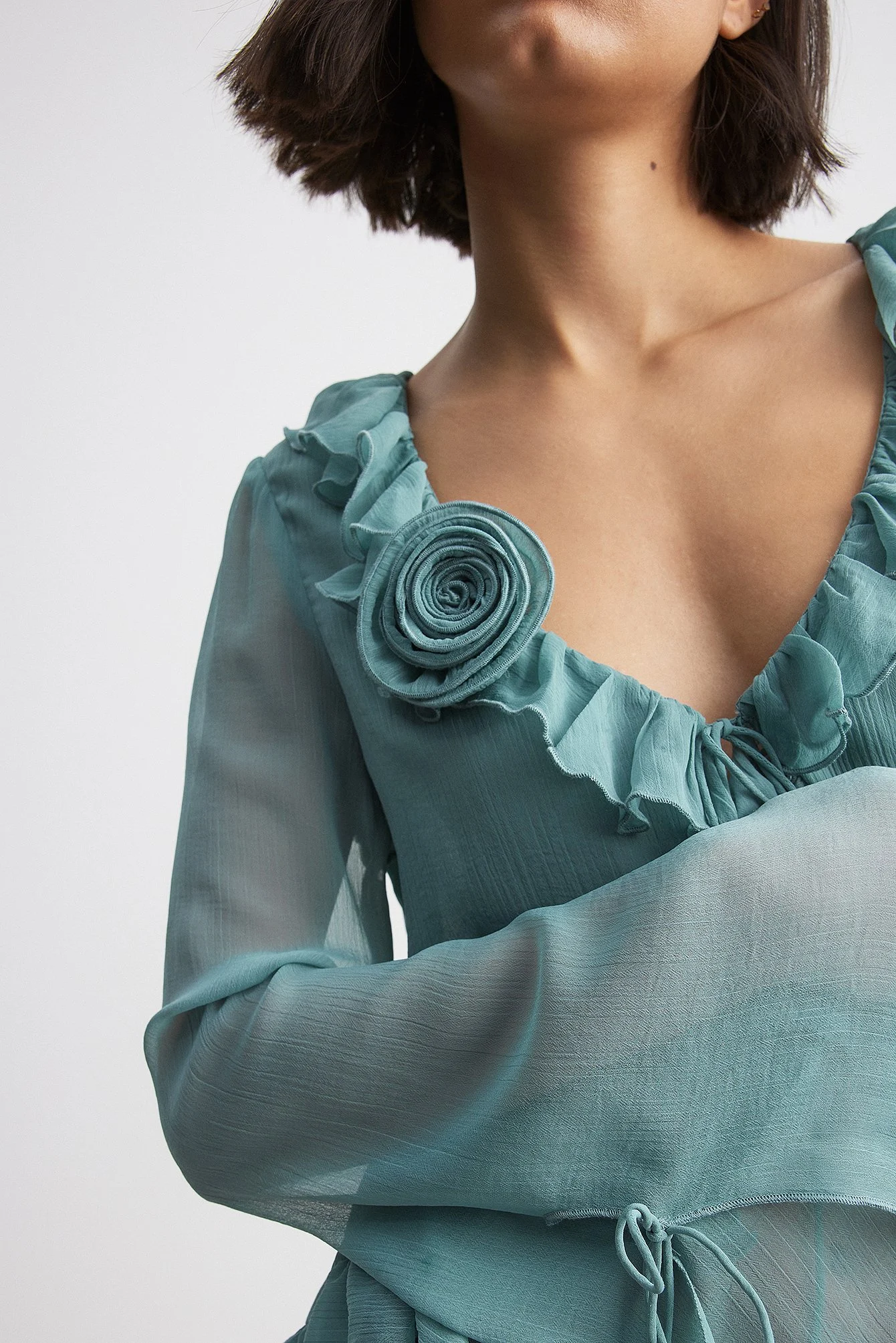 Rüschenbluse mit Schnürdetail