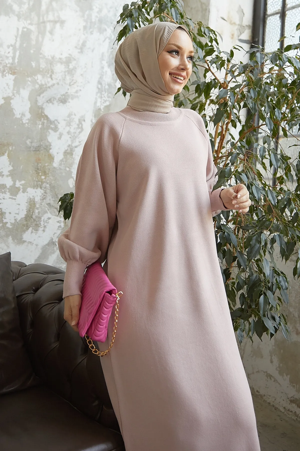 InStyle  Mina Hijab-Kleid aus Strick mit Ballonärmeln – Puder