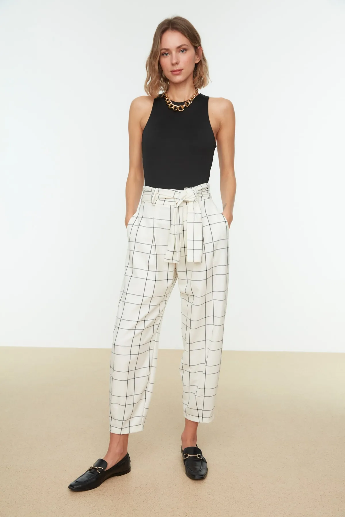 Trendyol Collection  Schwarzer Neckholder-Body aus Stretch-Strick mit Druckknöpfen TWOSS20BD0044