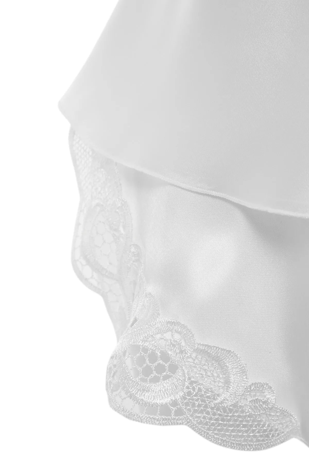 Trendyol Collection  Ecrufarbenes Pyjama-Set aus gewebtem Satin mit Spitzendetails und Seilträgern THMAW21PT0843