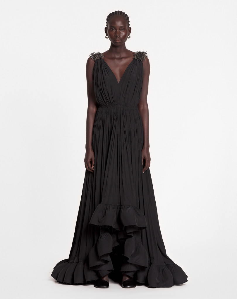ROBE DU SOIR LONGUE EN CHARMEUSE ET BRODERIES