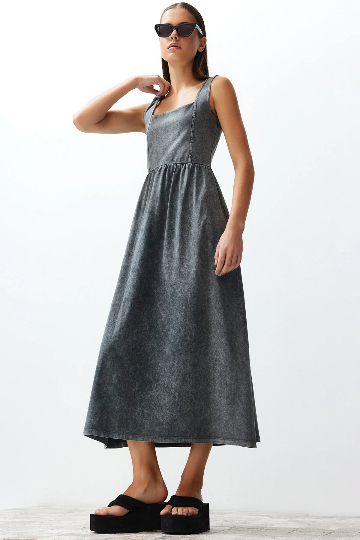 Trendyol Collection  Anthrazit Antik Skater Quadratischer Kragen Null Ärmel Gestricktes Maxi Kleid TWOSS24EL00586