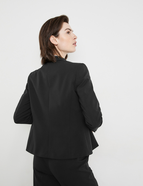 Klassischer Blazer aus knitterarmer Qualität
