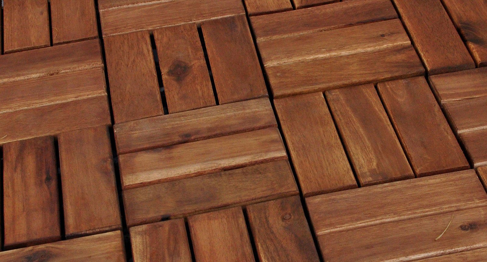 Junado® Holzfliesen Uwe 02, 1 St., Holzfliese mit Drainagensystem, Stecksystem, einzeln oder im Set