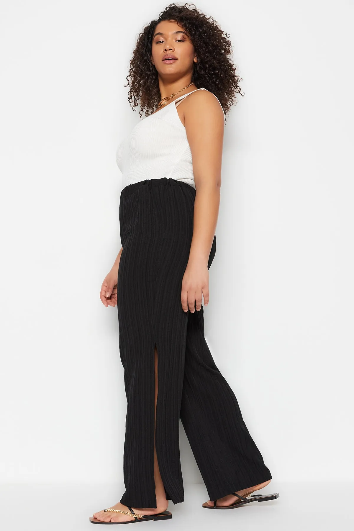 Trendyol Curve  Schwarze, gewickelte Webhose mit hoher Taille TBSSS23AR00012