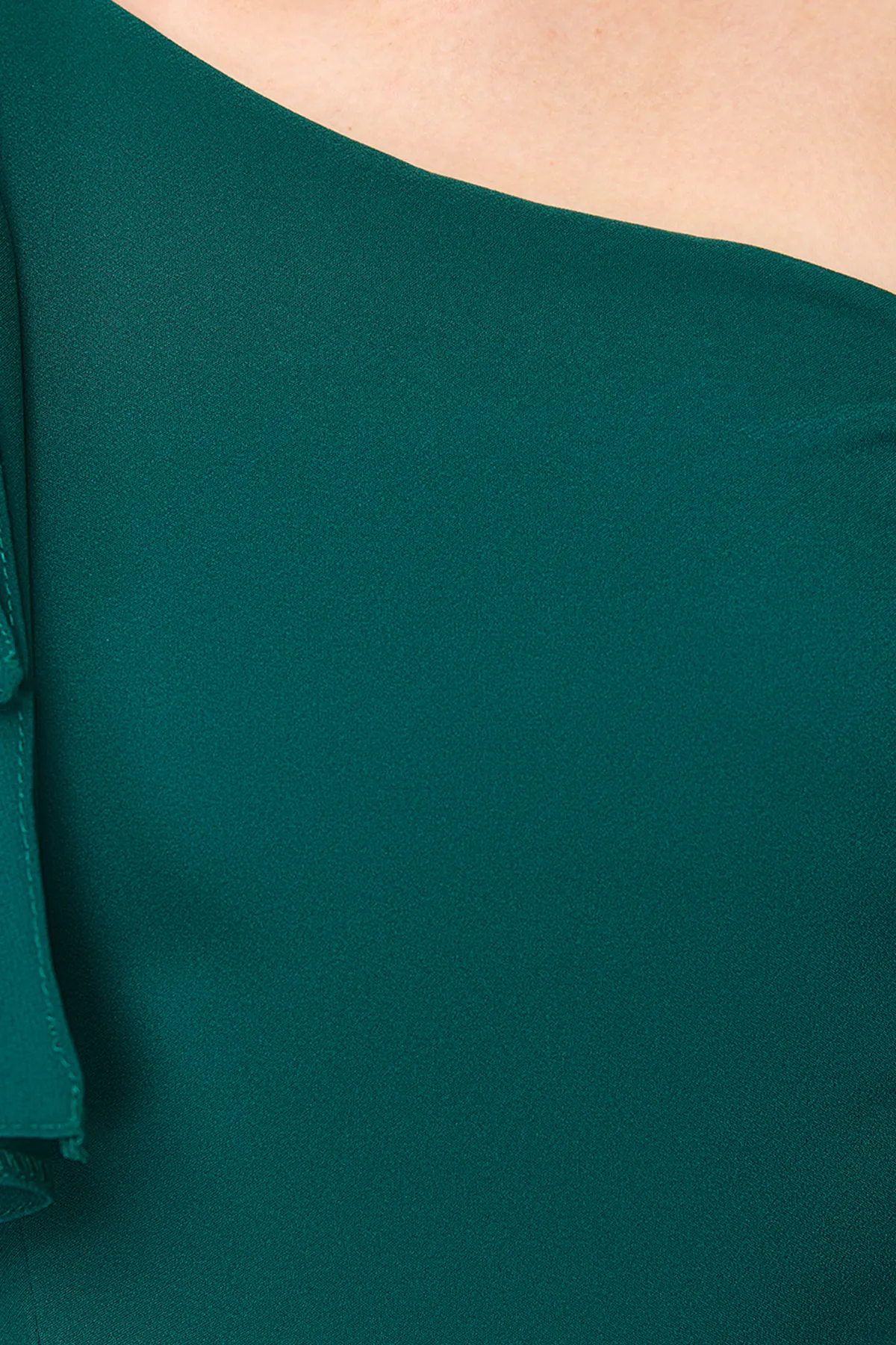 Trendyol Collection  Smaragdgrünes langes Abendkleid mit Taillenöffnung/Skater-Muster TPRSS23AE00095