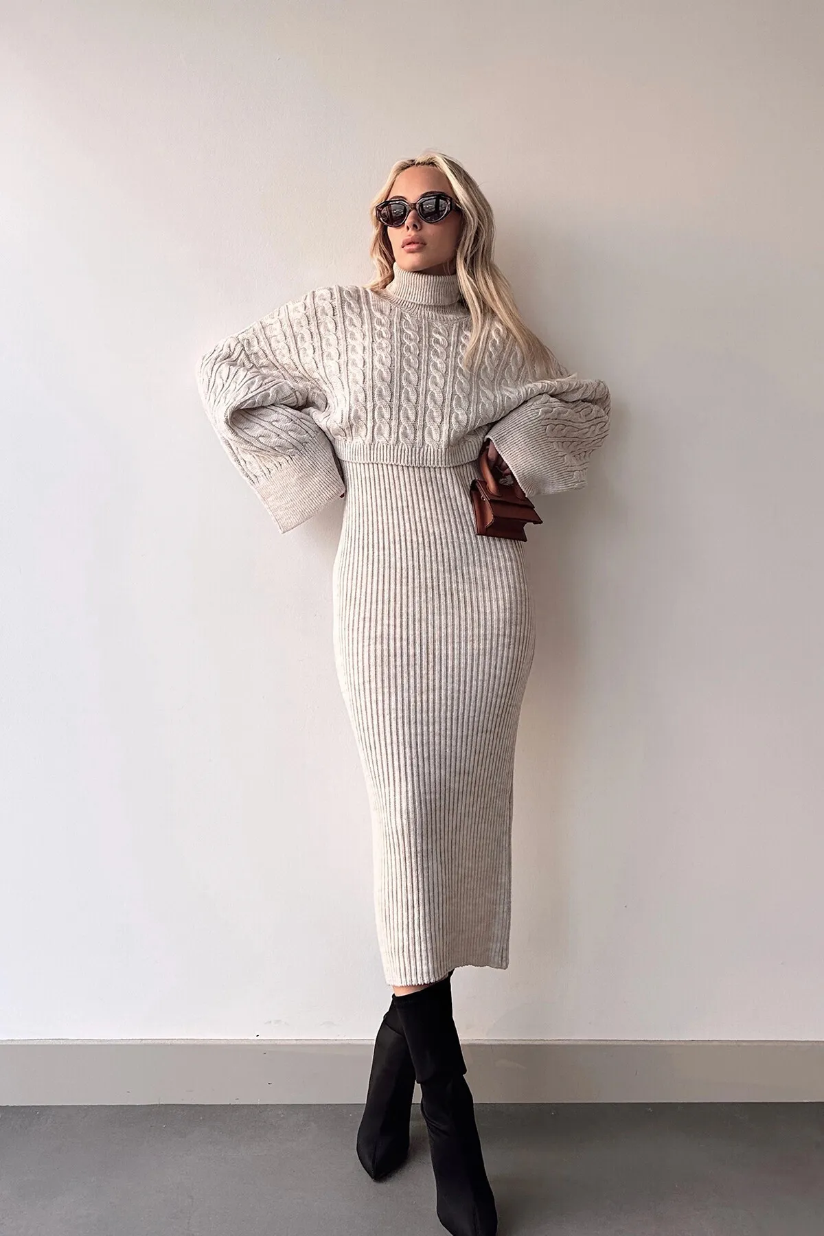 ZF BUTİK  Set aus schwarzem Rollkragenpullover mit gestricktem Motiv und Strickkleid