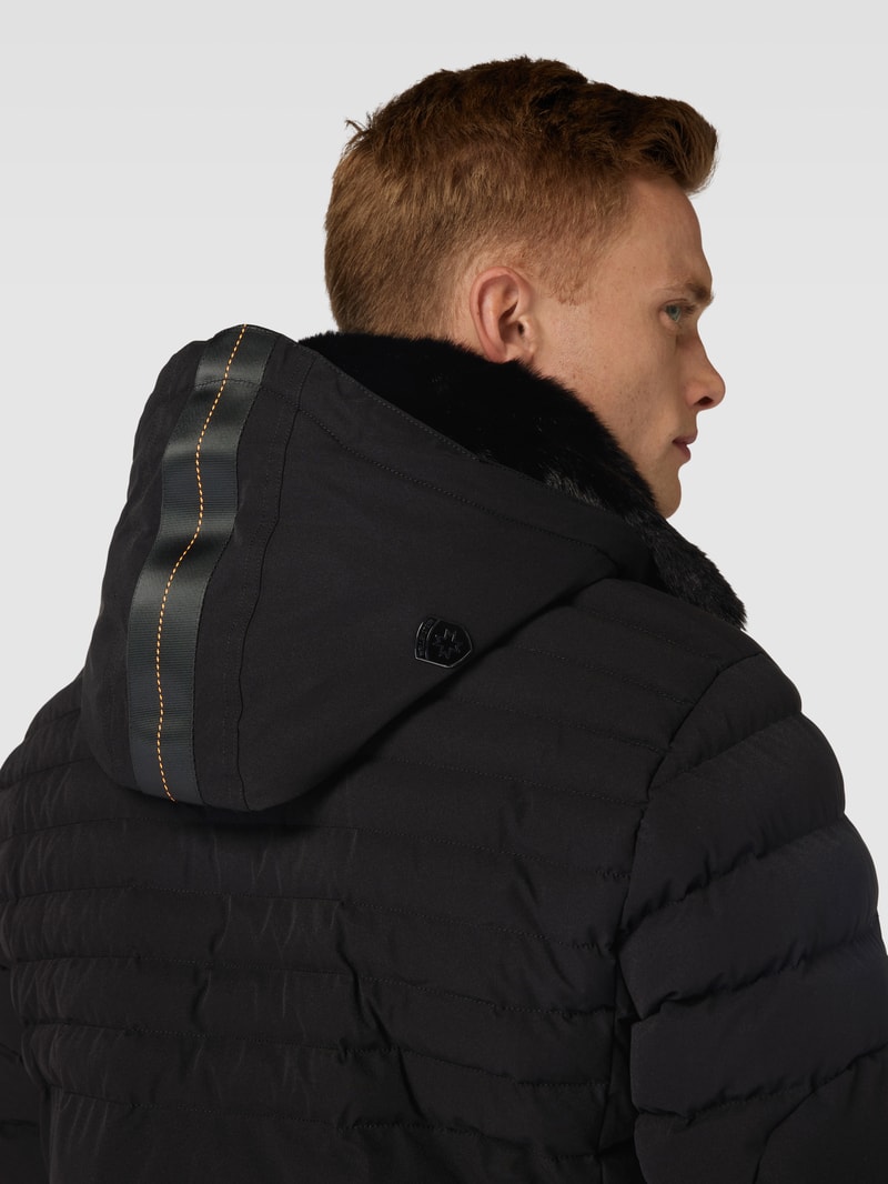 Funktionsjacke mit Reißverschlusstaschen und Storm Cuffs in schwarz