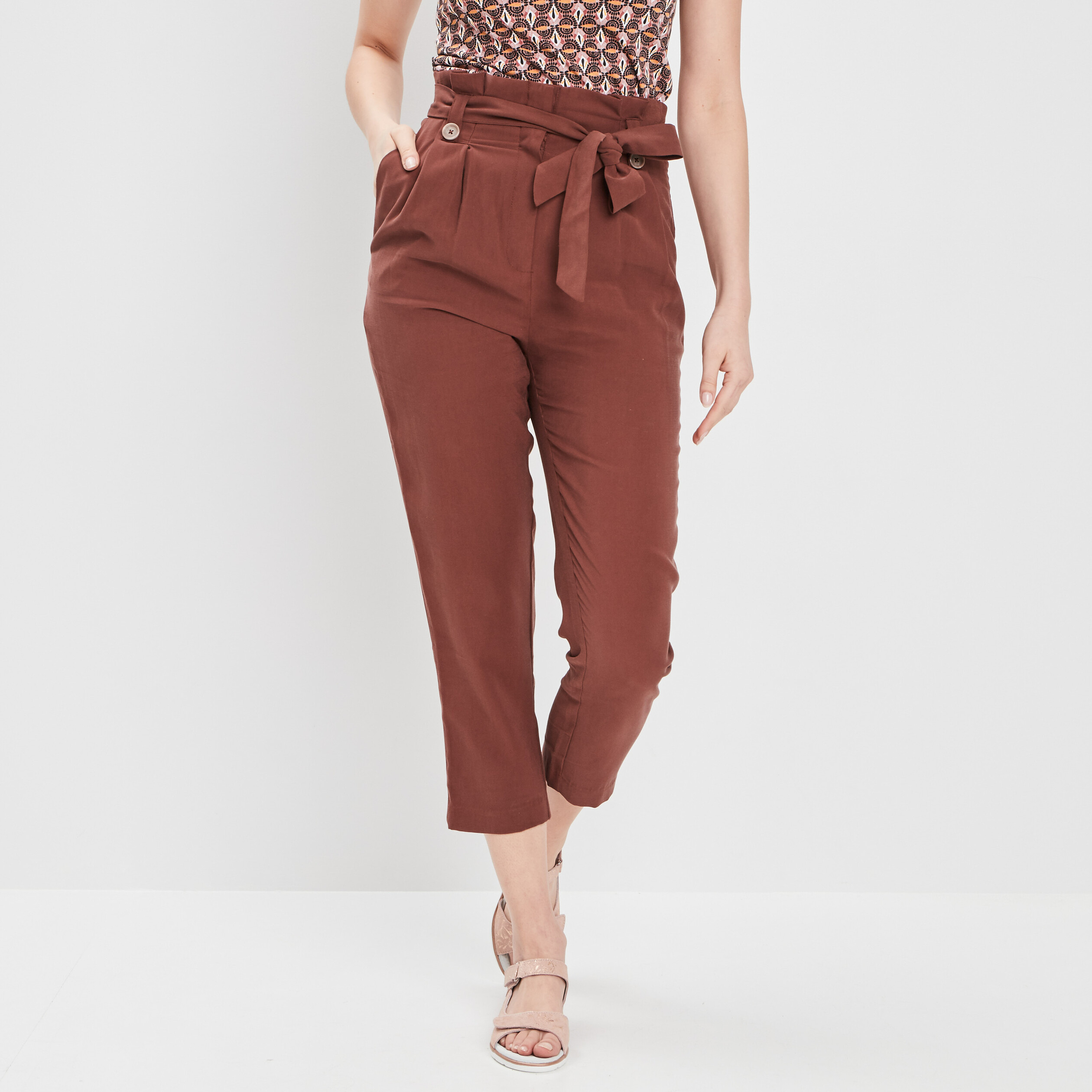 Pantalon carotte ceinturé marron femme | La Halle