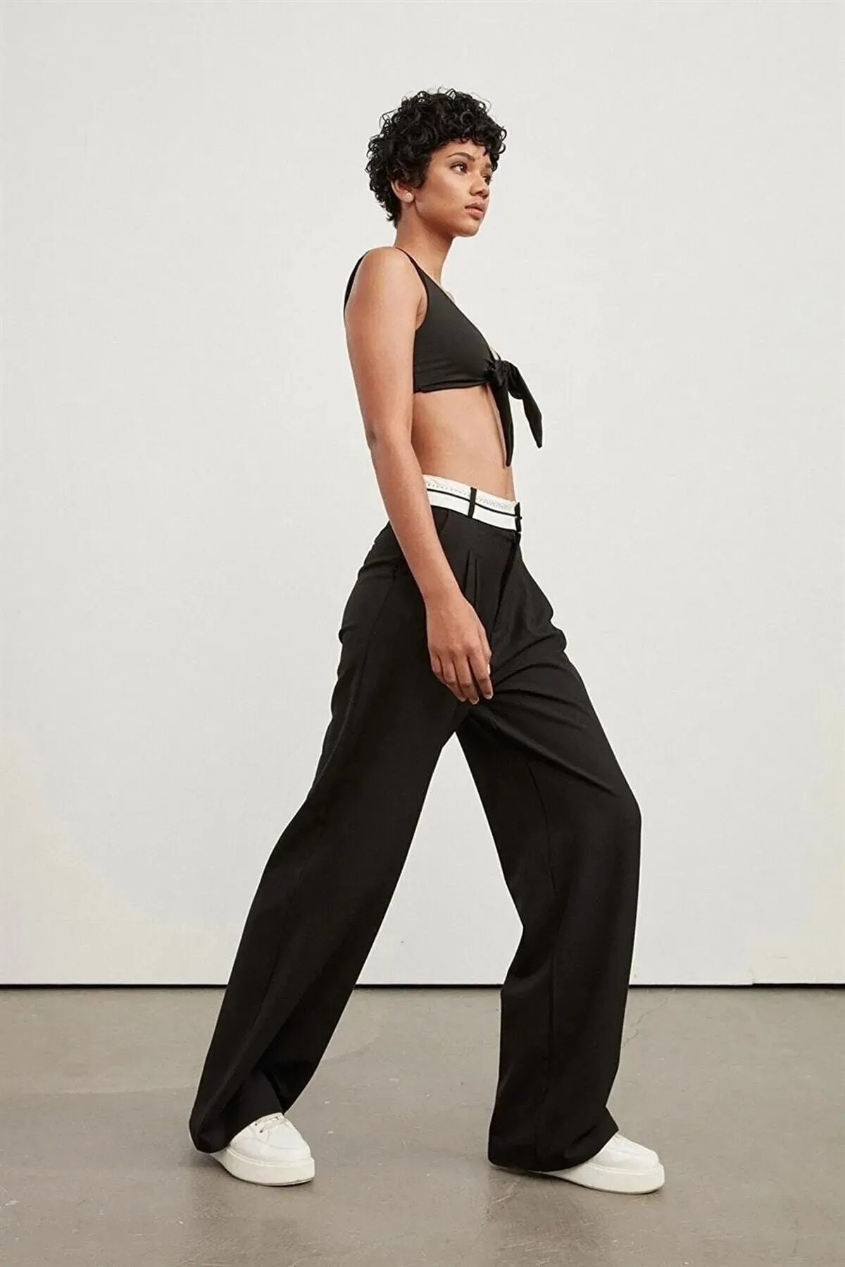 IŞILDA FASHION  Schwarze Palazzo-Hose mit umgekehrtem Gürtel und hoher Taille für Damen