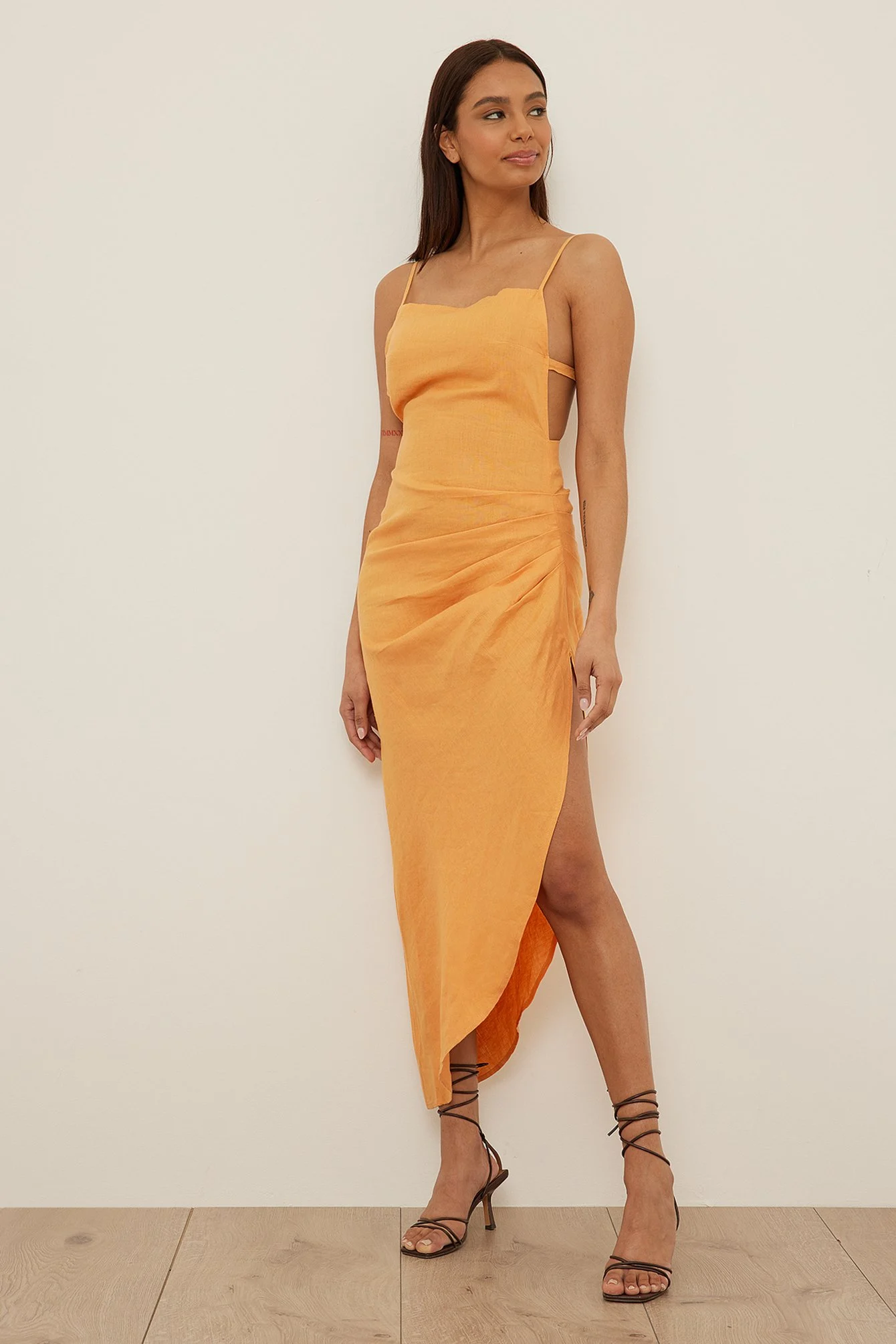 Drapiertes Kleid aus Leinen
