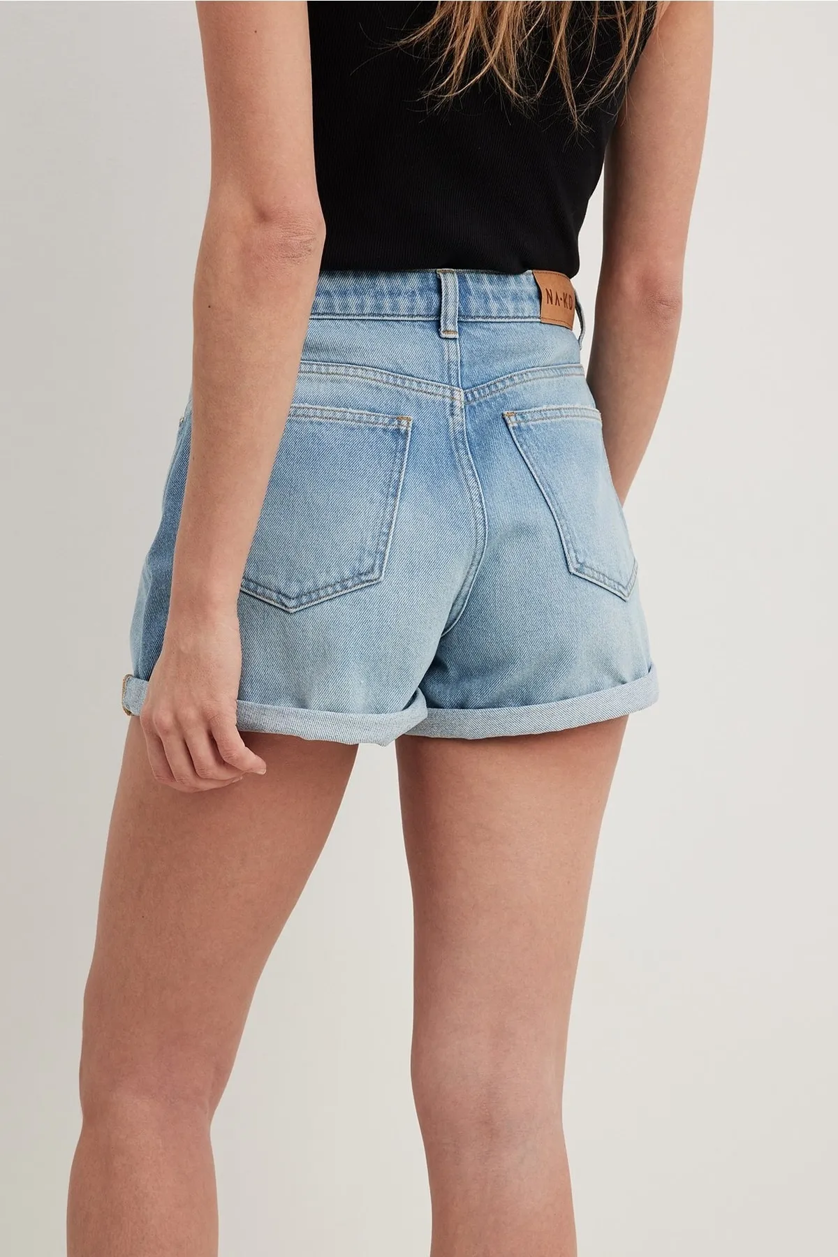 NA-KD  Jeansshorts zum Umschlagen