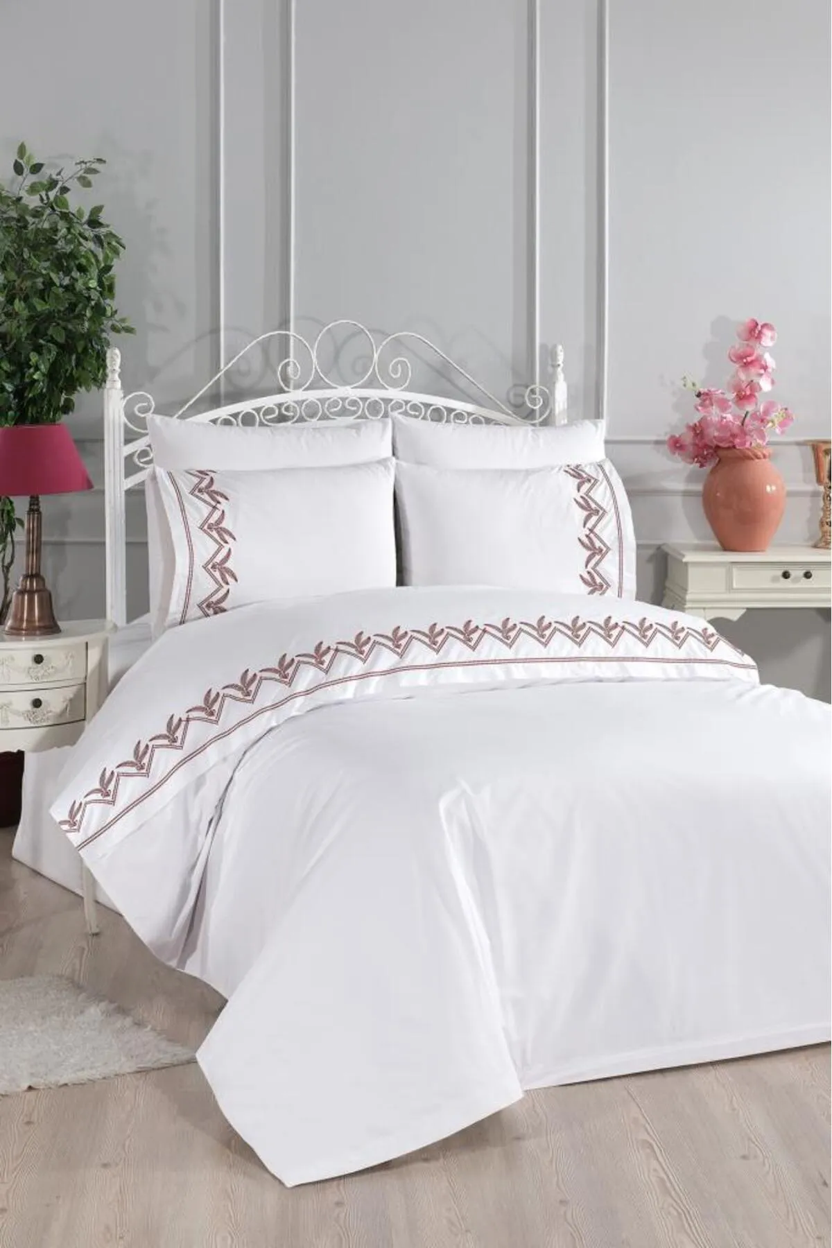 Çeyiz Diyarı  Yuliana Besticktes 6-teiliges Bettbezug-Set, Creme