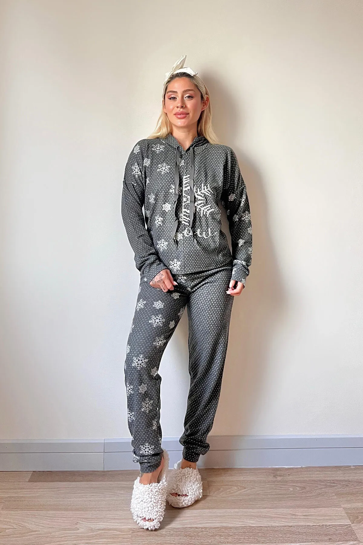 Pijamaevi  Weich gestricktes Pyjama-Set mit Melange-Halbmaserungsmuster