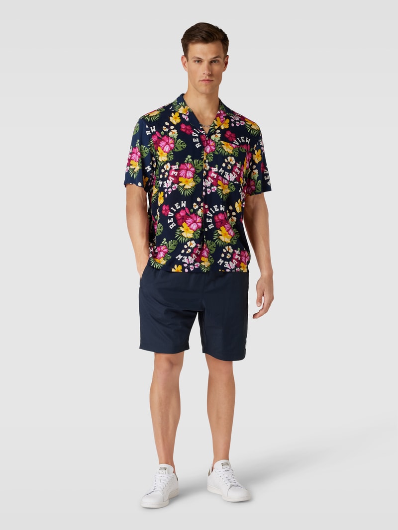 Shorts mit Label-Print in dunkelblau