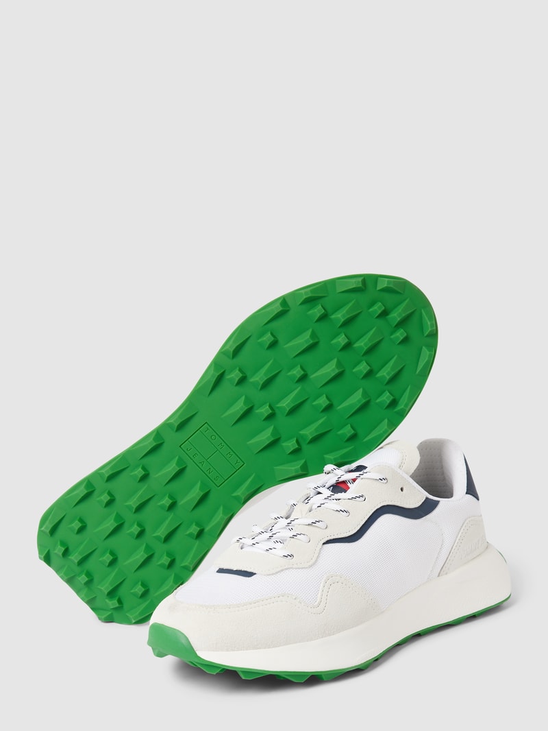 Sneaker mit Label-Details in weiß