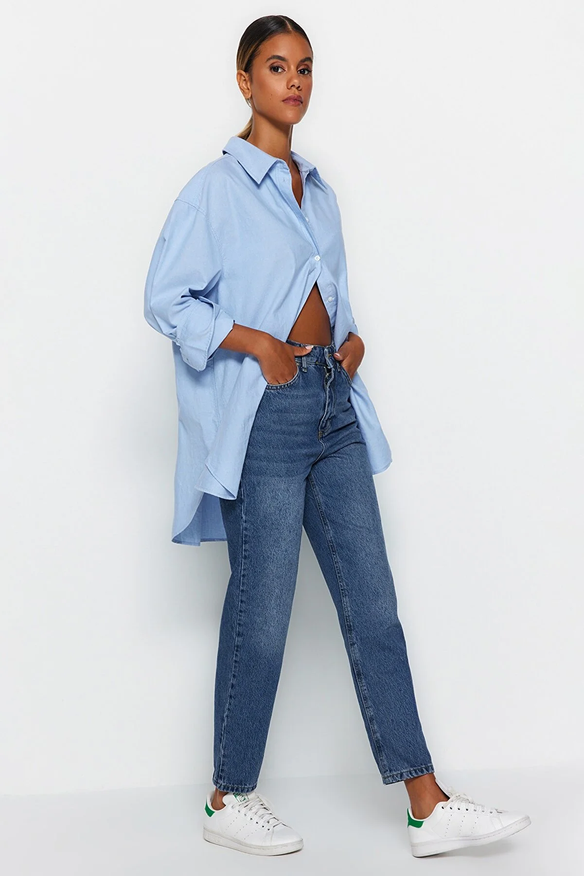 Trendyol Collection  Dunkelblaue Mom-Jeans mit hoher Taille TWOAW24JE00076