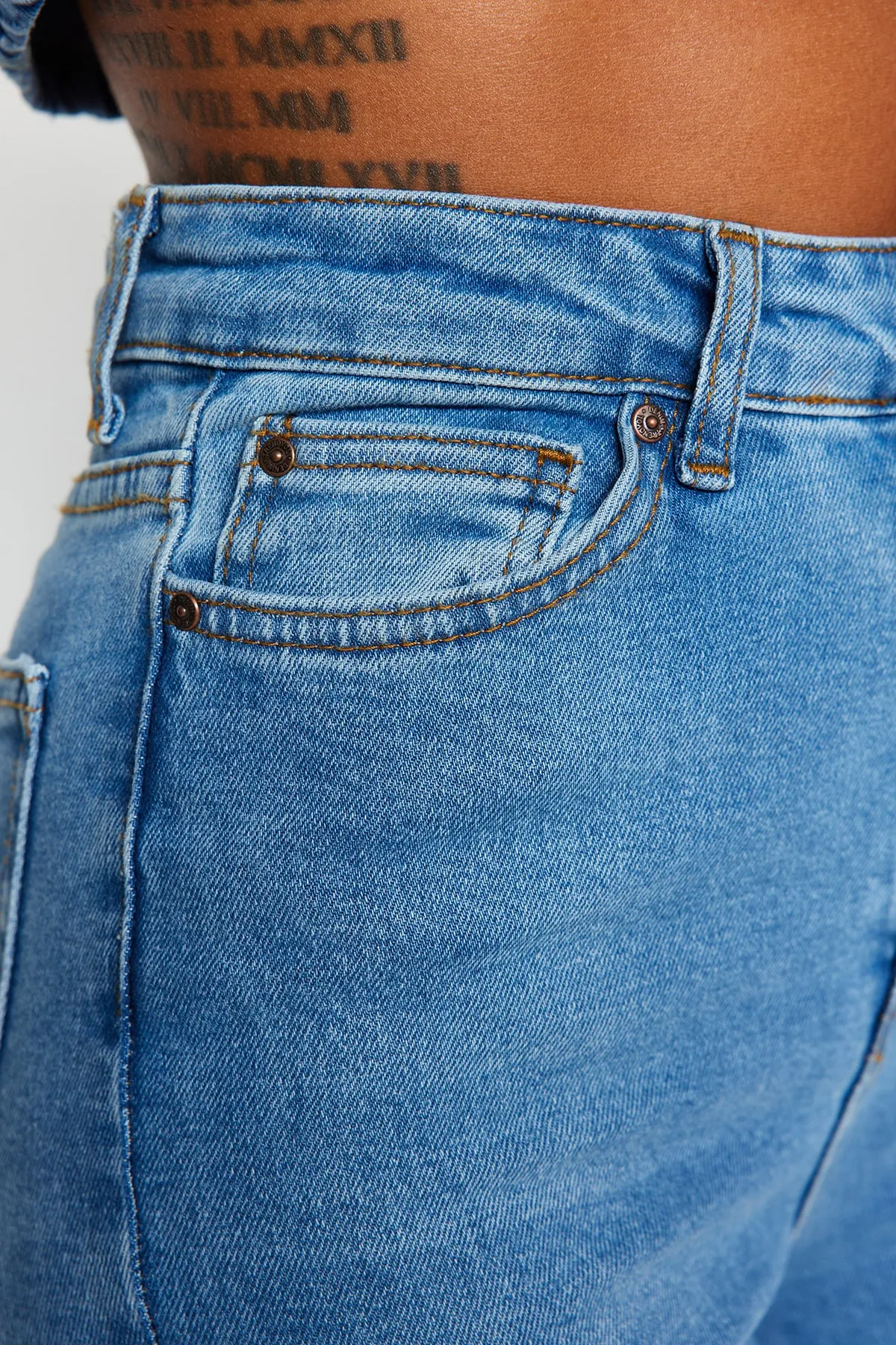 Trendyol Collection  Blaue Schlagjeans mit hoher Taille TWOSS21JE0246