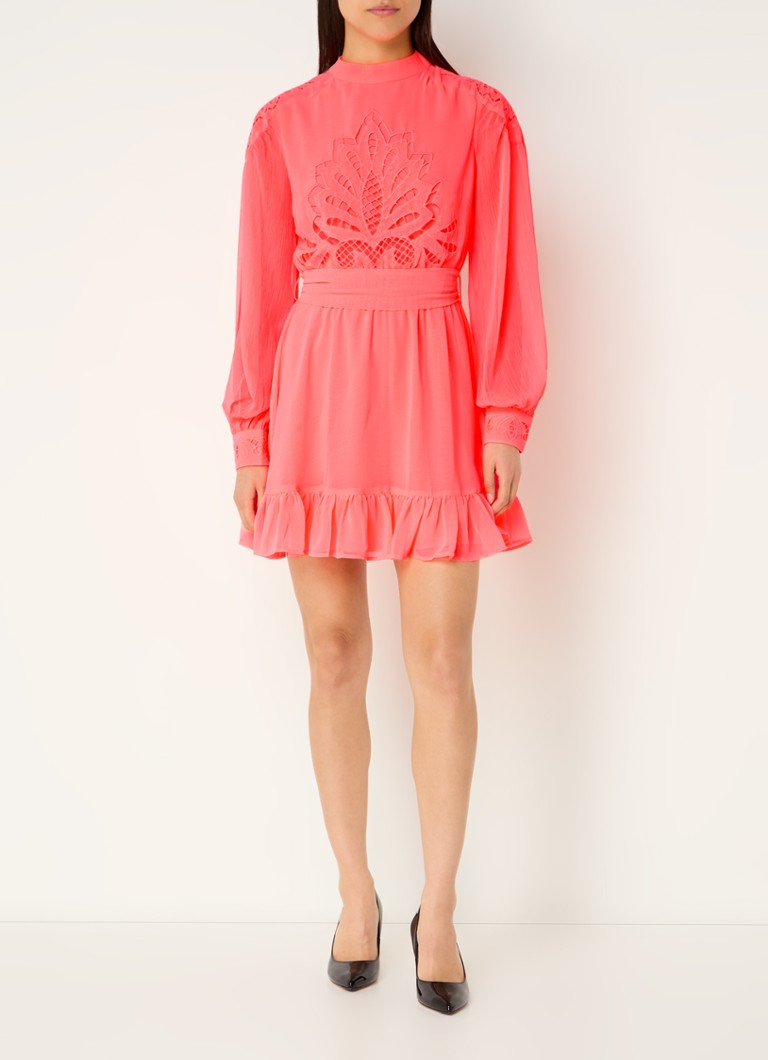 Vestido túnica corto NIKKIE Cixi con bordados y cinturón de lazo.