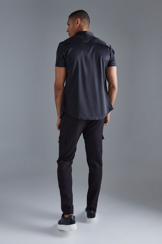 Kurzärmliges Muscle-Fit Hemd aus Satin