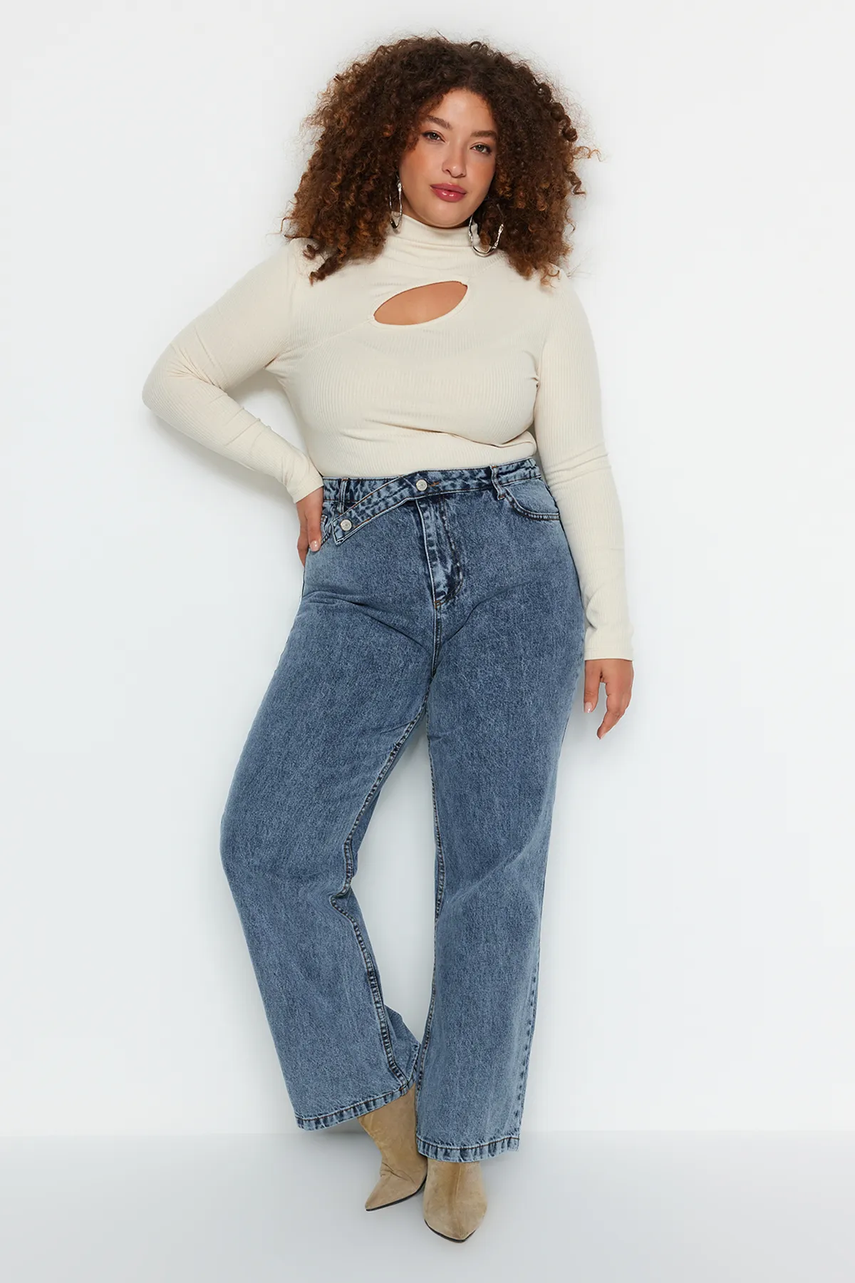 Trendyol Curve  Blaue, weit geschnittene Jeans TBBAW24CJ00008