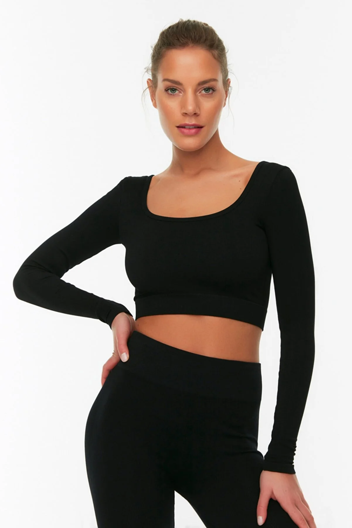 Trendyol Collection  Schwarzes nahtloses/nahtloses, extra dehnbares gestricktes Sportoberteil/Bluse TWOAW22BZ0450