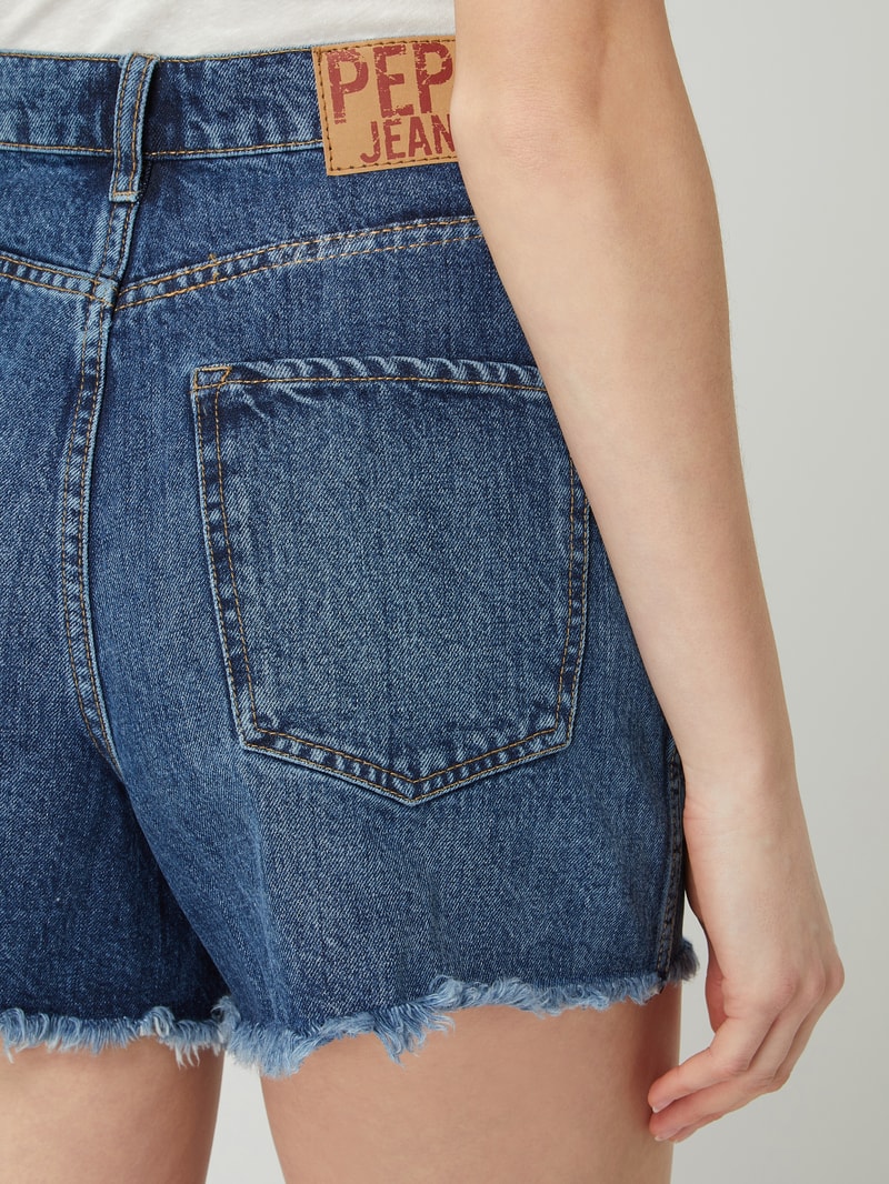 High Waist Jeansshorts mit ausgefranstem Saum in jeans