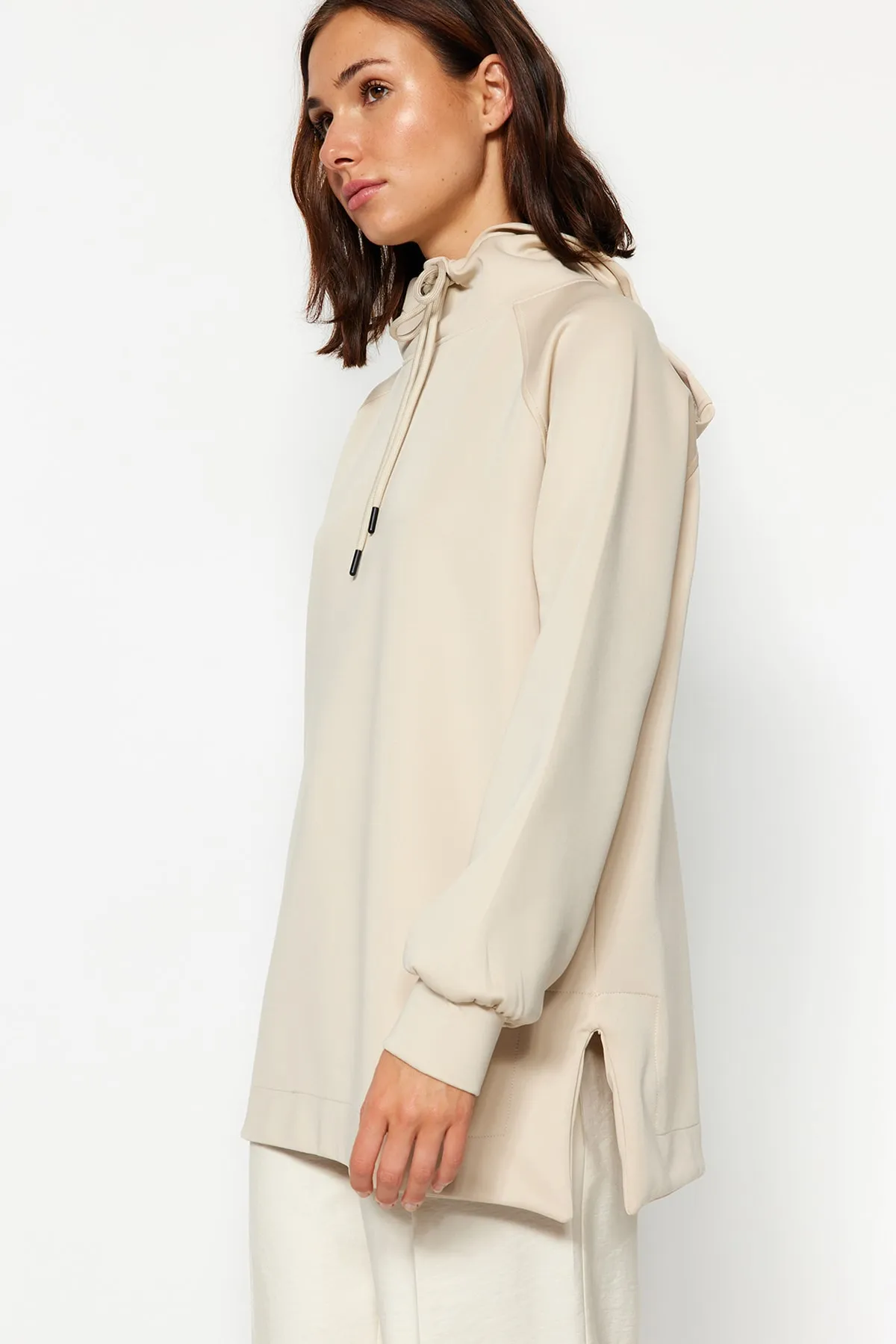 Trendyol Modest  Cremefarbenes Kapuzen-Tauch-/Tauch-Strick-Sweatshirt TCTAW24TW00002