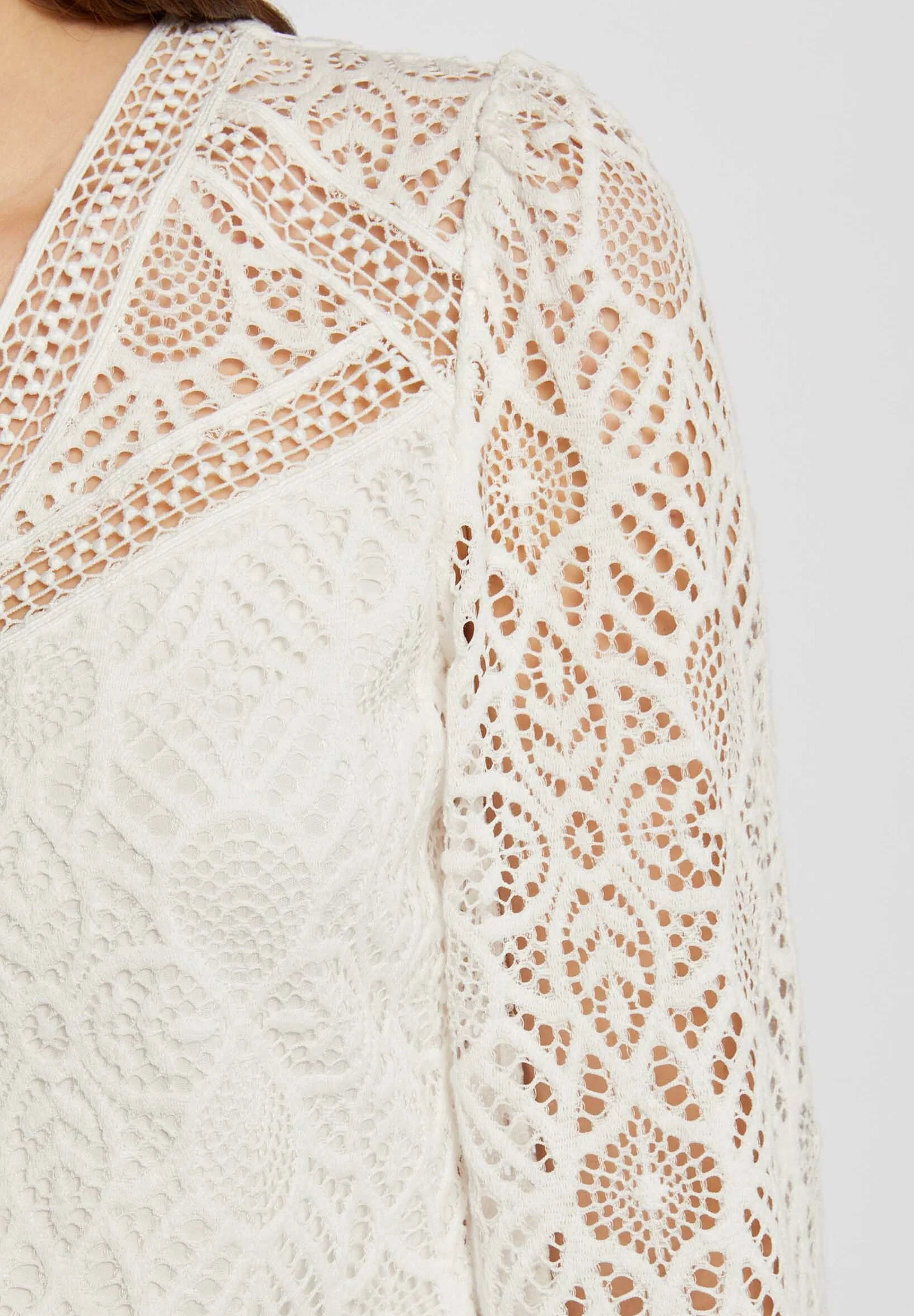 Blusa Morgan con cuello en V
