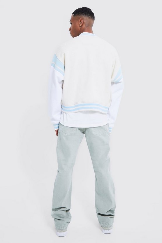 Slim-Fit Schlagjeans mit Detail