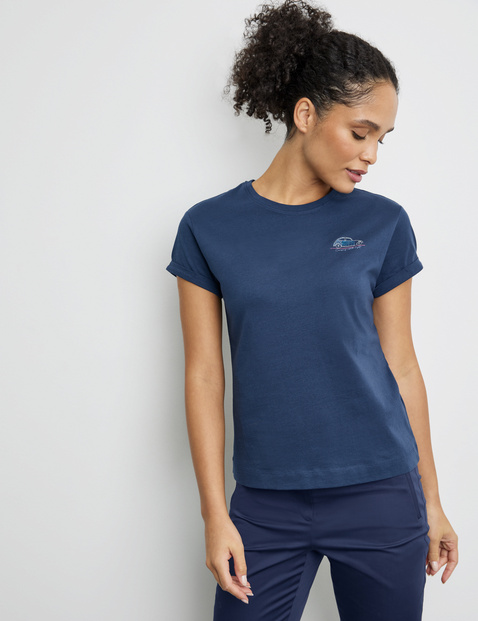 T-Shirt mit kleiner Stickerei