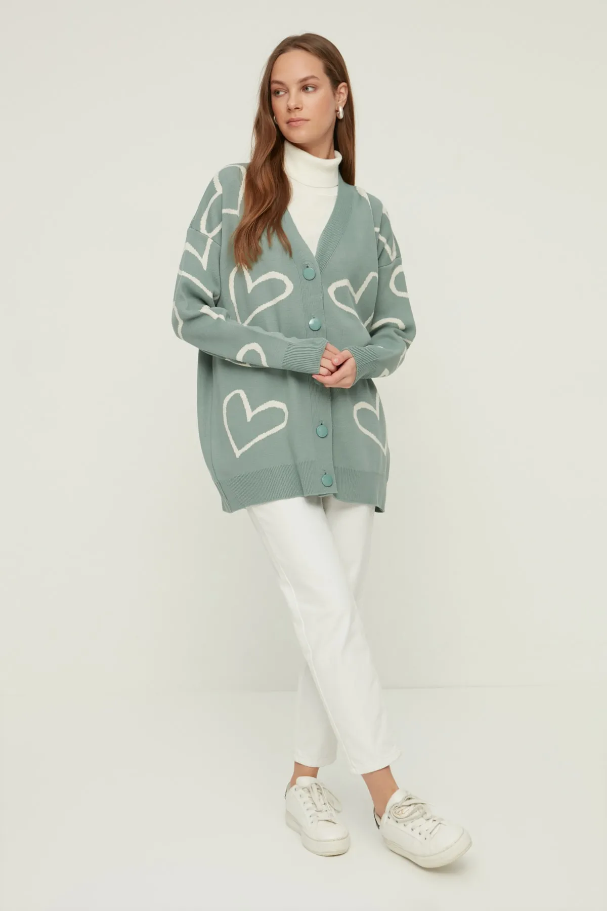 Trendyol Modest  Mintfarbene Strickjacke mit V-Ausschnitt und Herzmuster TCTAW22TH0161