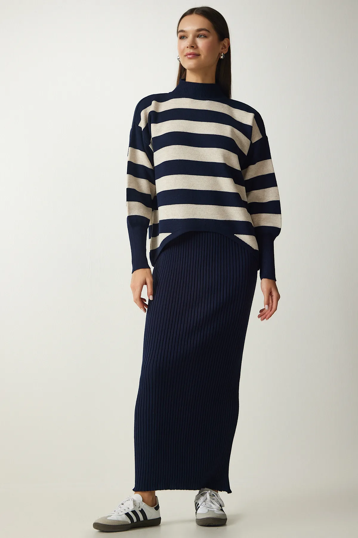 Happiness İstanbul  Marineblau gestreifter Pulloverkleid-Strickanzug für Damen KG00008