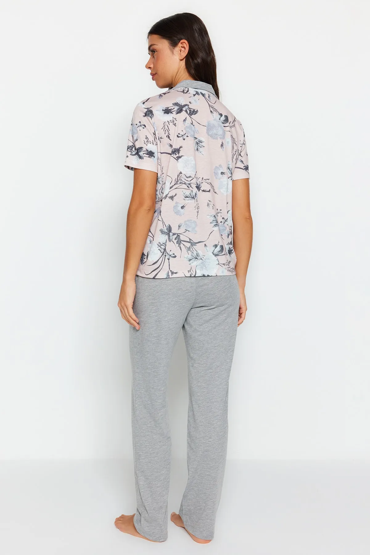 Trendyol Collection  Graues Pyjama-Set aus Strick mit Blumenmuster, 100 % Baumwolle, THMAW22PT0694