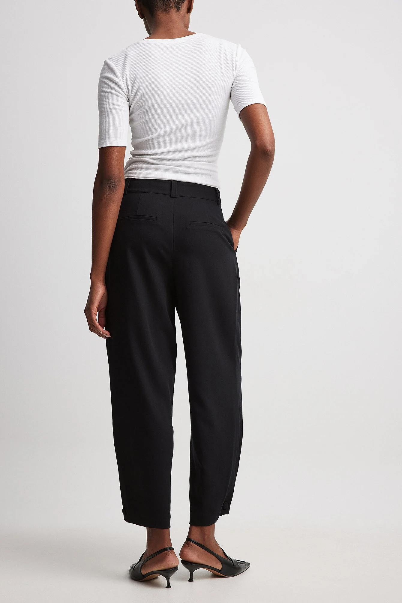 Karottenhose mit hoher Taille