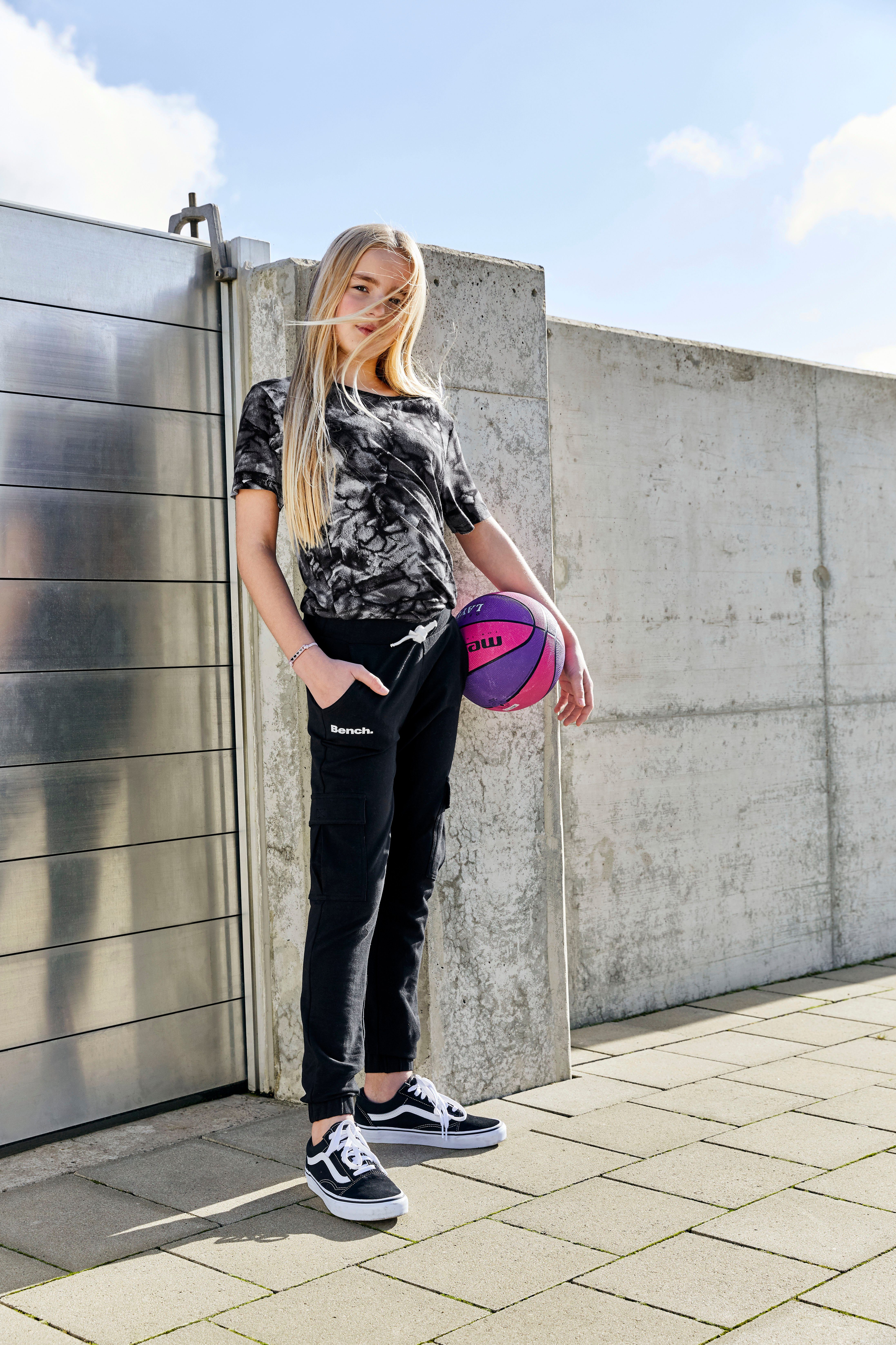 Bench. Sweathose mit seitlichen Cargotasche