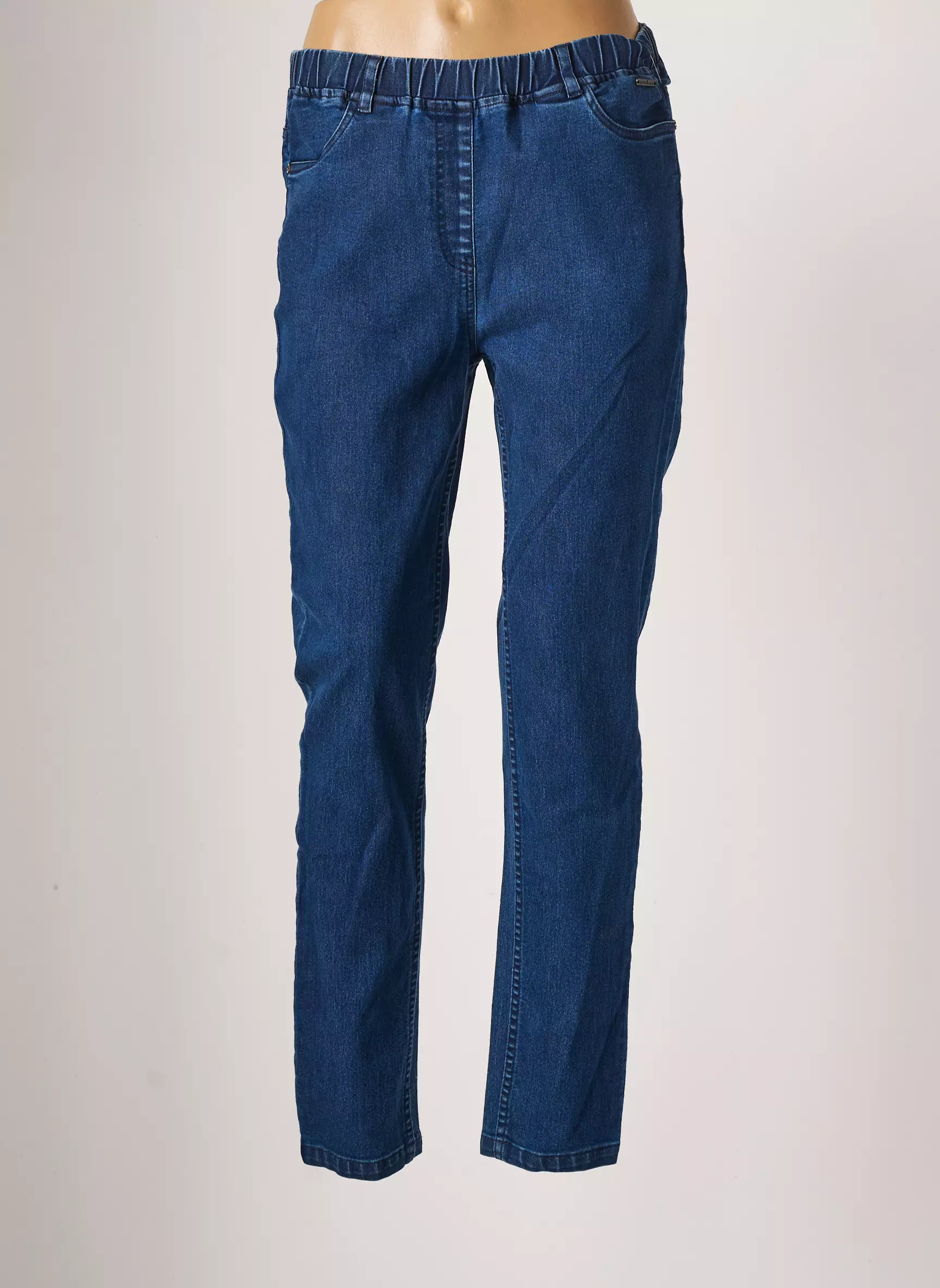 Agathe   Louise Jeggins Femme couleur bleu