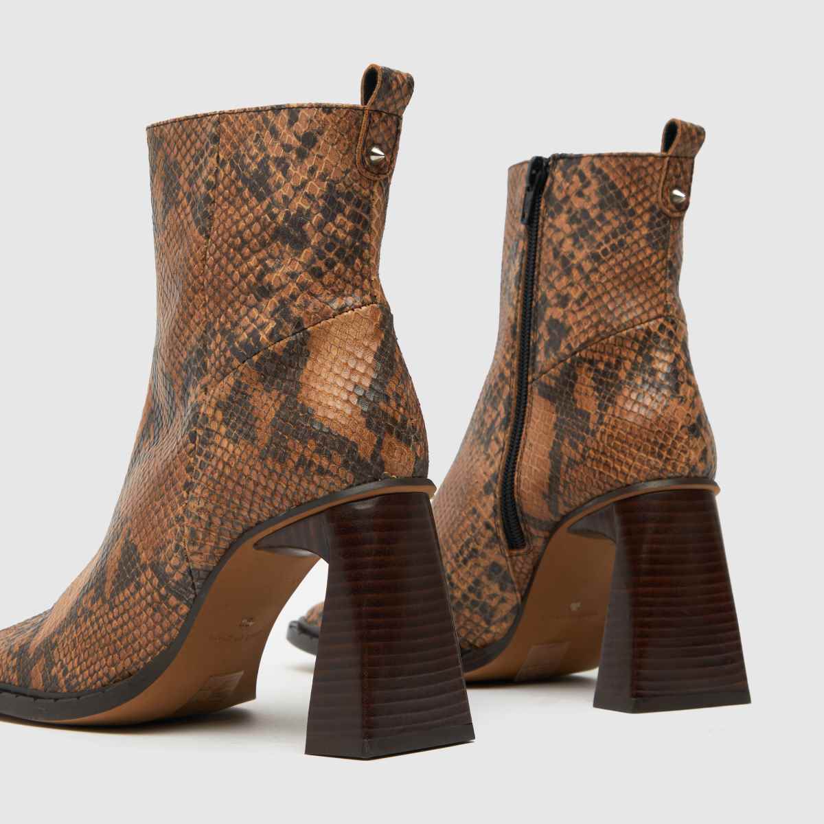 Schuh The Edit – Peyton-klackstövlar i beige och brunt