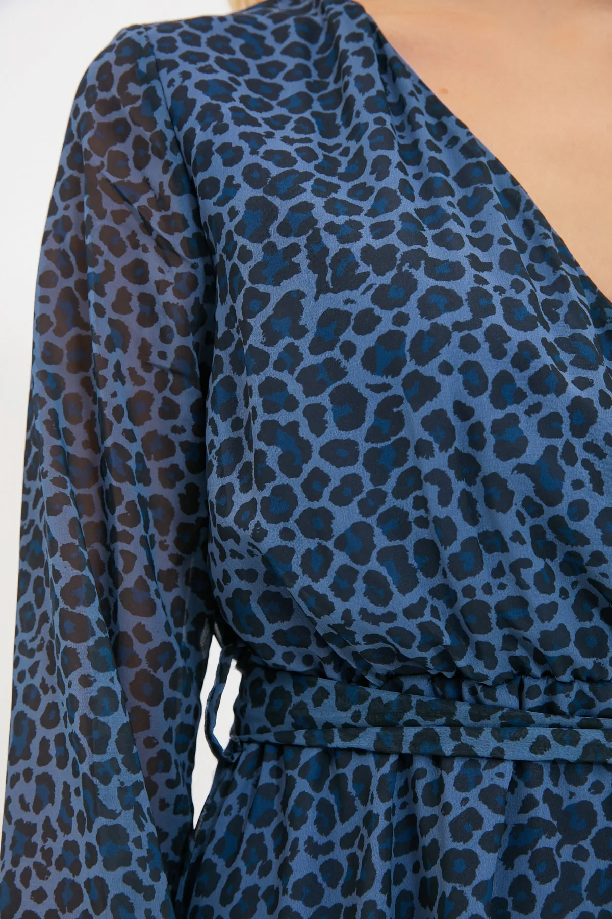 Trendyol Collection  Mehrfarbiges, zweireihiges, gewebtes Minikleid mit Leopardenmuster und Gürtel TWOSS20EL0626